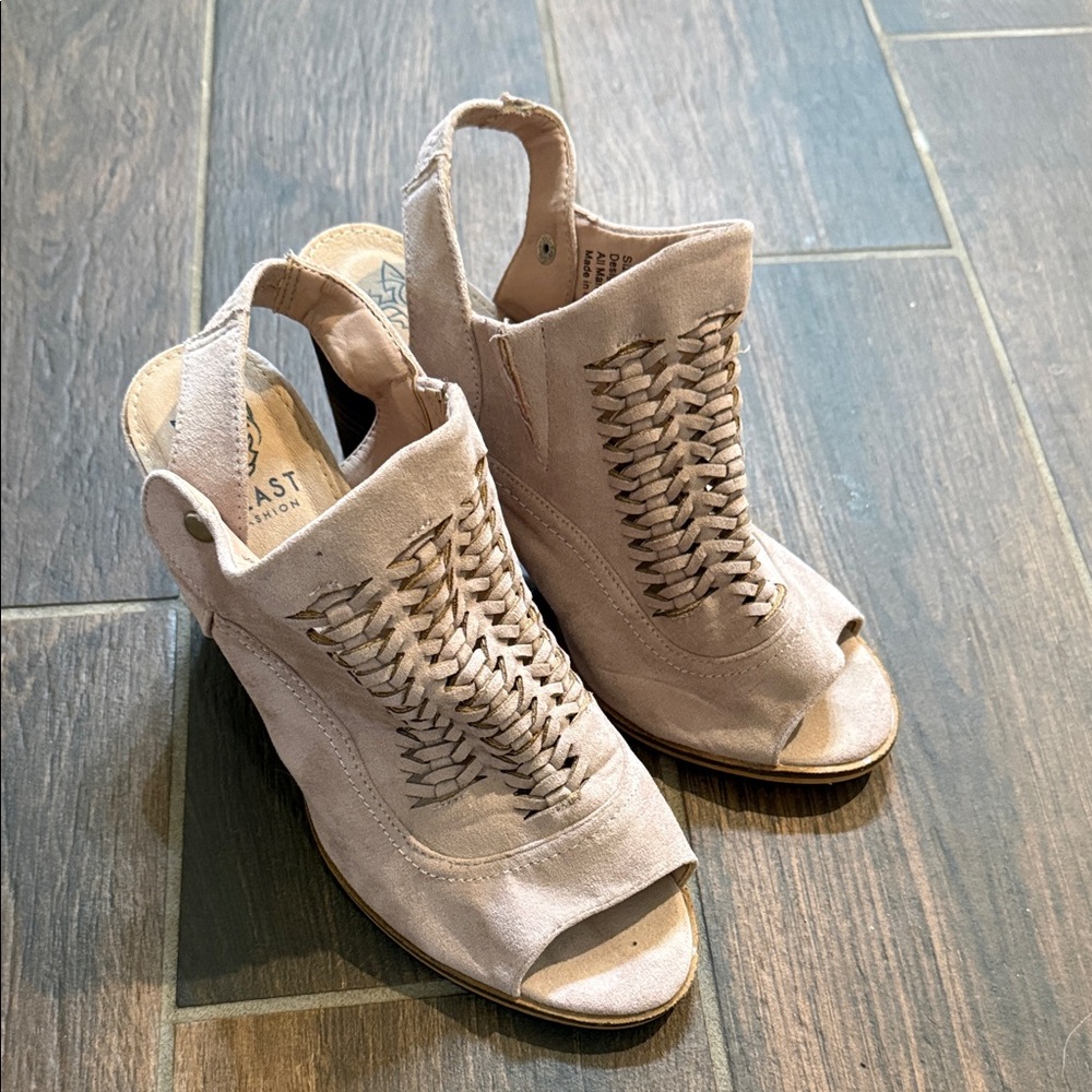 Women's Beige Peep-Toe Woven Sandals